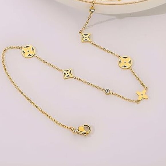 Neiman Marcus 18K Gold Plated Four Leaf Clover Necklace - Picture 4 of 4